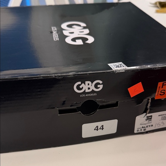 GBG Los Angeles Burgundy Ankle Booties - Picture 6 of 6